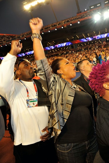 Queen Latifah cheering