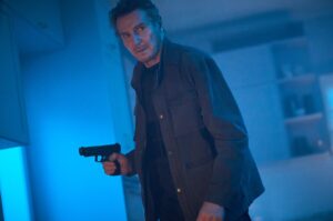 Review: Liam Neeson bogs down in by-the-numbers thriller 'Blacklight'