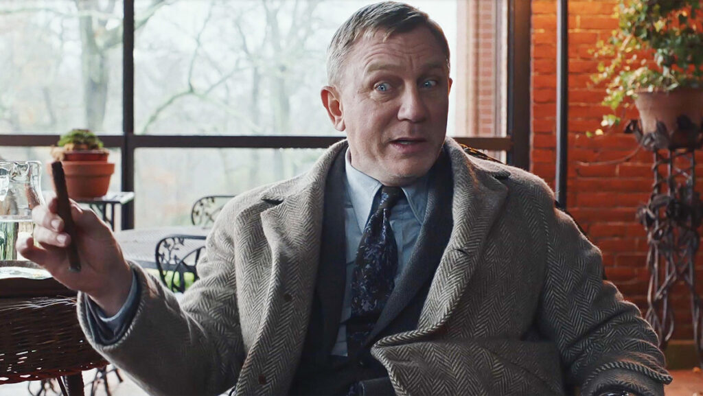 Daniel Craig makes a goofy face in Knives Out