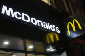 LONDON, UNITED KINGDOM - 2021/05/27: The McDonalds logo seen at night. (Photo by May James/SOPA Images/LightRocket via Getty Images)