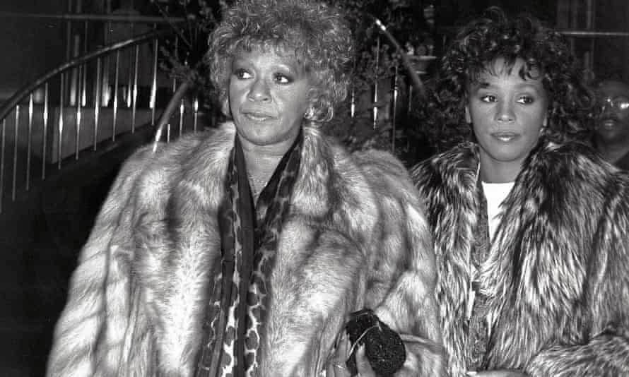 Cissy and Whitney Houston in New York, 1989.