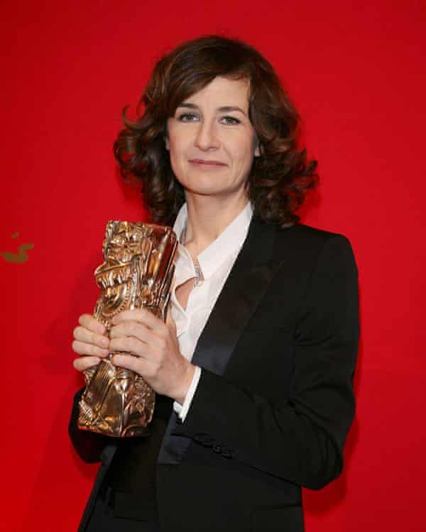 Lemercier with her best leading actress award for Fauteuils d’Orchestre at the Césars in 2007.