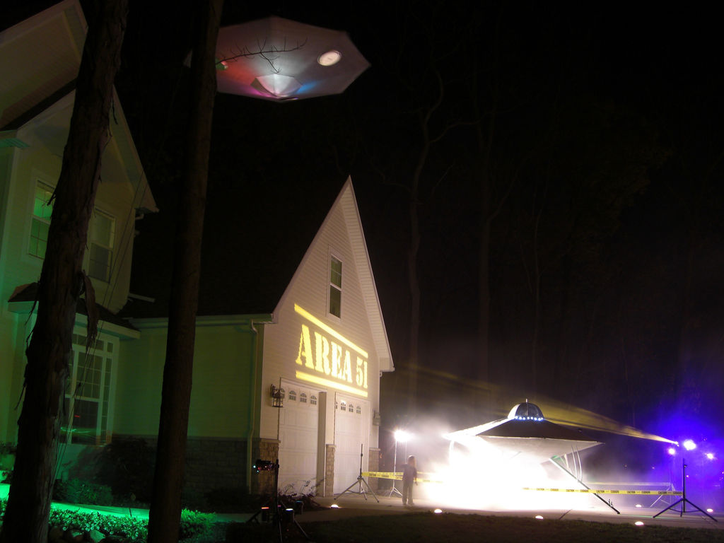 UFO Invasion Halloween Decor