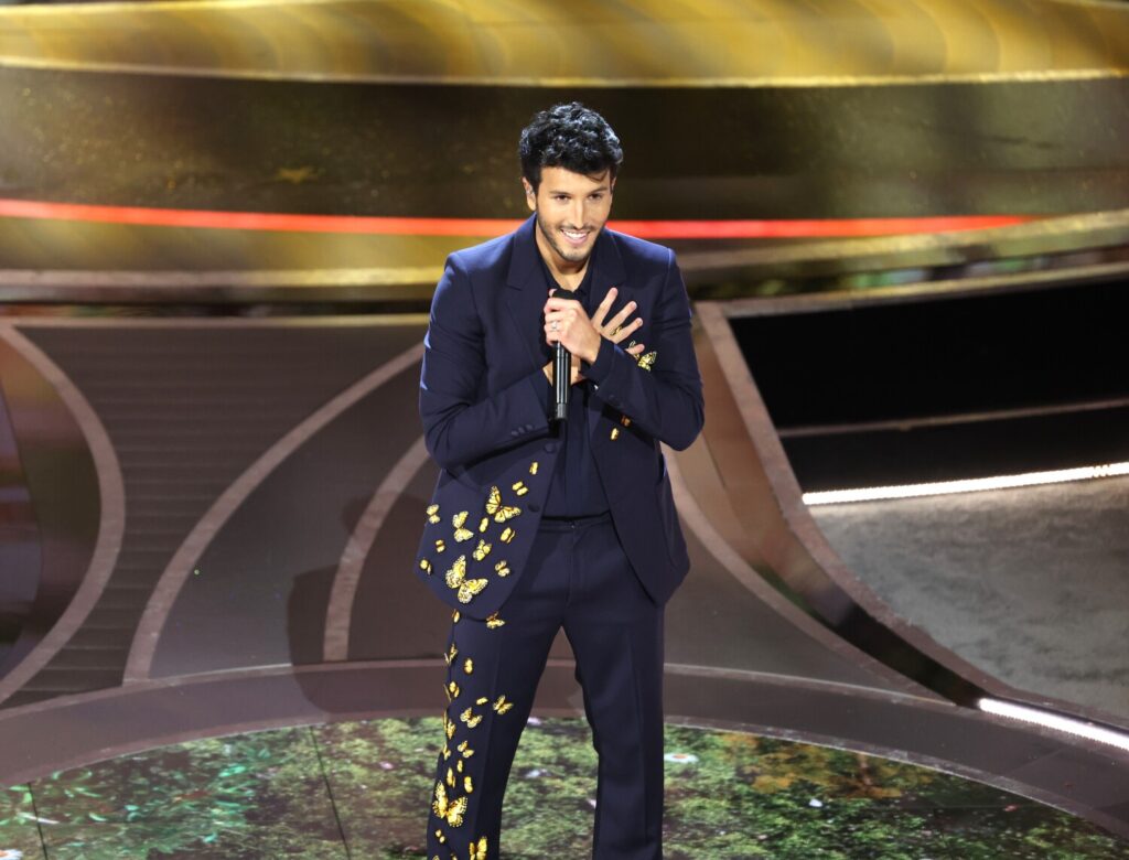 Sebastián Yatra sings "Dos Oruguitas" from “Encanto” at the 2022 Oscars