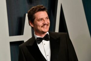 BEVERLY HILLS, CALIFORNIA - FEBRUARY 09: Pedro Pascal attends the 2020 Vanity Fair Oscar Party hosted by Radhika Jones at Wallis Annenberg Center for the Performing Arts on February 09, 2020 in Beverly Hills, California.