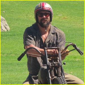 Jason Momoa Waits for a Mechanic After His Motorcycle Breaks Down