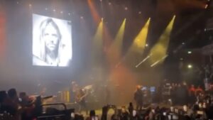 Liam Gallagher Dedicates "Live Forever" to Taylor Hawkins: Watch