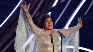 Shirley Bassey Sings "Diamonds Are Forever" at the BAFTAs: Watch