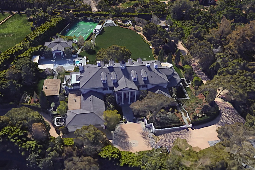 Rob Lowe had the mansion custom-built.