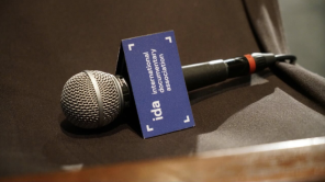 Microphone with IDA mic flag