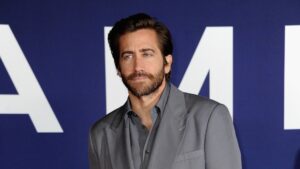 Watch Jake Gyllenhaal Sing Celine Dion in ‘SNL’ Opening Monologue