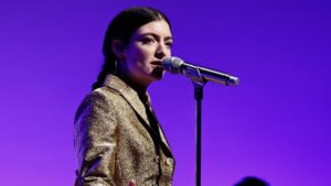 Lorde Postpones Tour Dates After Coming Down With ’Horrendous Laryngitis