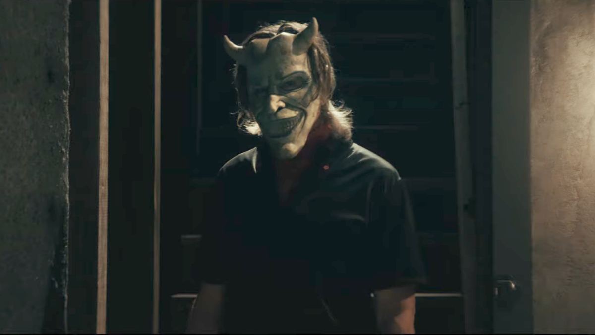 The Black Phone trailer showing Ethan Hawke wearing a horned white mask with a toothy grin