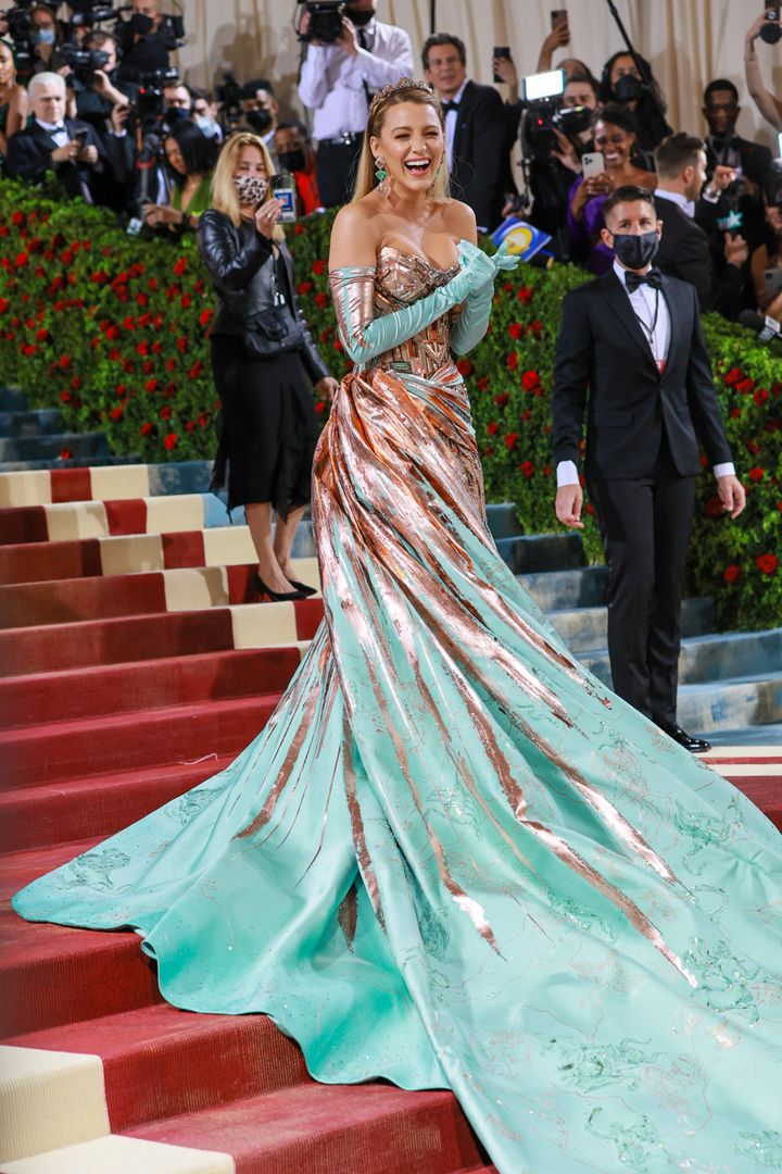 The theme for 2022 — "In America: An Anthology of Fashion" — had a dress code of <a href="https://www.vogue.com/article/the-met-gala-2022-dress-code-gilded-glamour" target="_blank" role="link" class=" js-entry-link cet-external-link" data-vars-item-name="&#x22;gilded glamour.&#x22;" data-vars-item-type="text" data-vars-unit-name="6271560ae4b01131b127e1af" data-vars-unit-type="buzz_body" data-vars-target-content-id="https://www.vogue.com/article/the-met-gala-2022-dress-code-gilded-glamour" data-vars-target-content-type="url" data-vars-type="web_external_link" data-vars-subunit-name="article_body" data-vars-subunit-type="component" data-vars-position-in-subunit="3">"gilded glamour."</a>