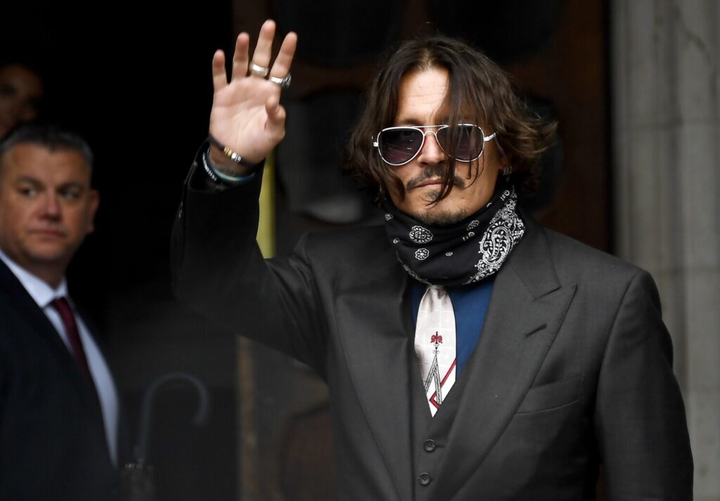 Ahead of verdict, Johnny Depp performs live with Jeff Beck