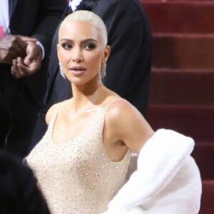 Kim Kardashian apologises to family over way Kanye West treated them - Music News