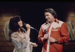 Loretta Lynn ad Mickey Gilley performed a duet at the Academy of Country Music Awards in 1976.