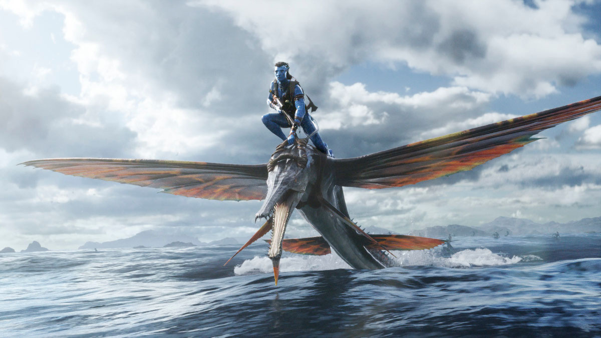 Jake Sully riding a water creature in the Avatar: The Way of Water trailer