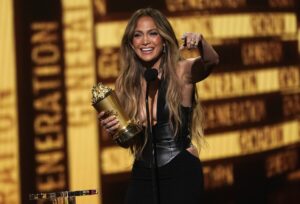 Jennifer Lopez thanks liars, heartbreakers in MTV speech