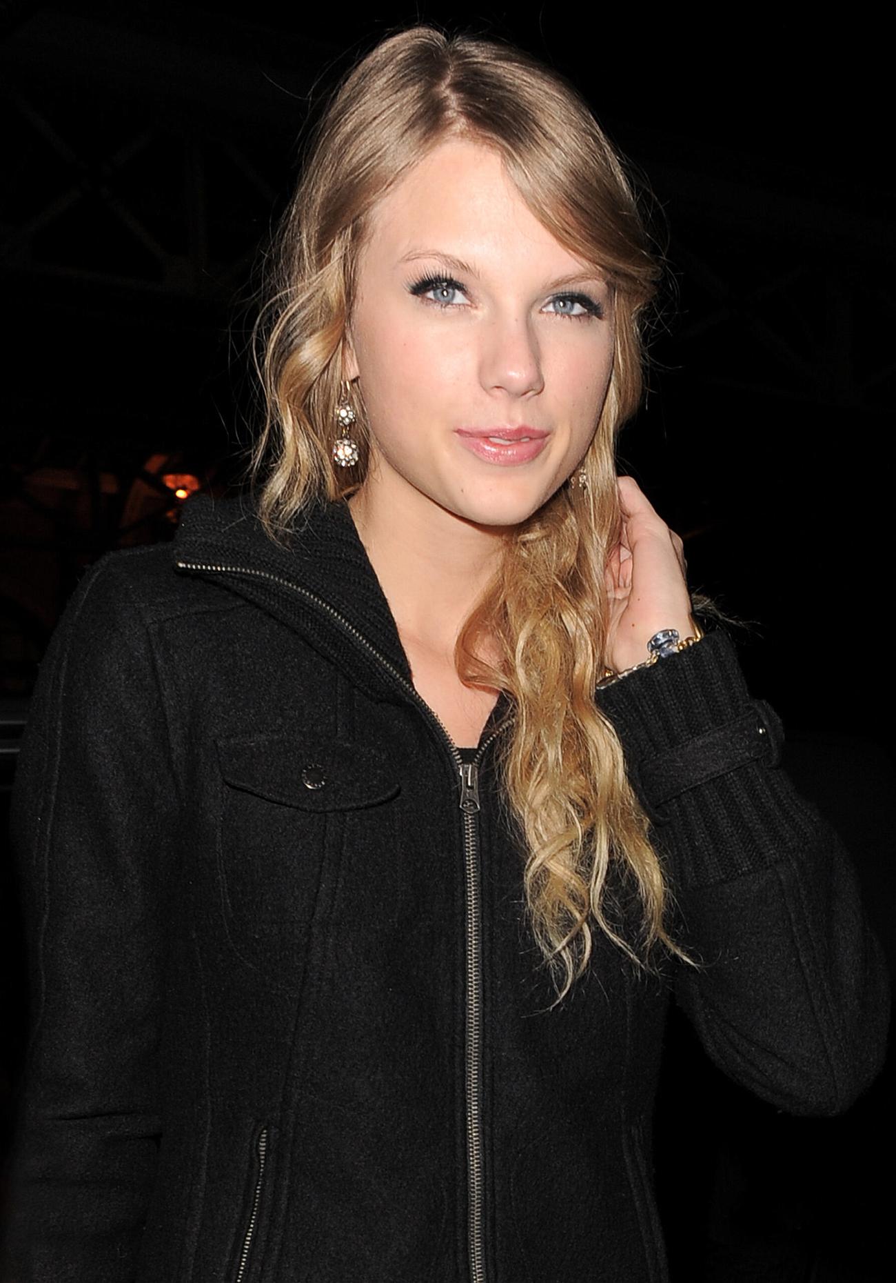 Taylor Swift arriving at The Landmark Hotel in Marylebone