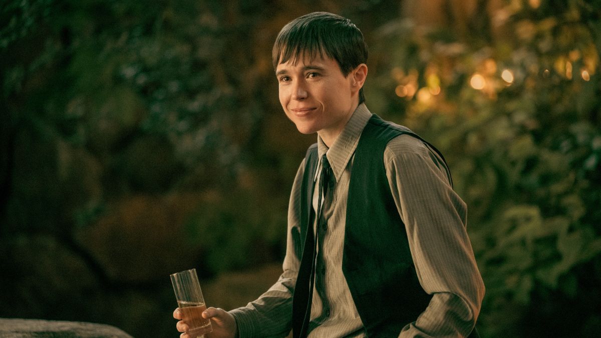 Elliot Page as Viktor Hargreeves in The Umbrella Academy holding a glass of champagne