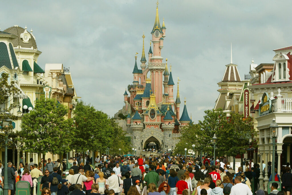 Disney Offers To Make Things Right After Theme Park Employee Bizarrely Ruined Man's Marriage Proposal In Viral Video