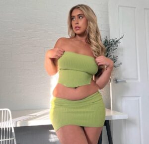 Ariella Nyssa shares how she loves her beautiful belly