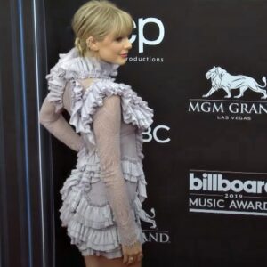 Taylor Swift looking to star on the big screen - Music News