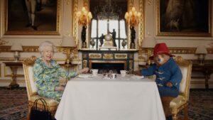 The Queen Has Tea with Paddington Bear [Video]