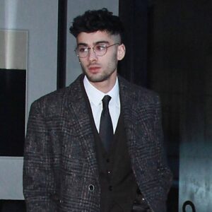 Zayn Malik sings old One Direction track You & I in new video - Music News