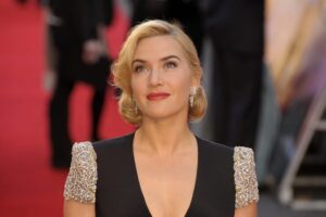 Kate Winslet smiling on red carpet in black gown