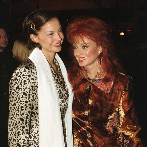 Ashley Judd hopes mother Naomi was able to find peace when she died - Music News