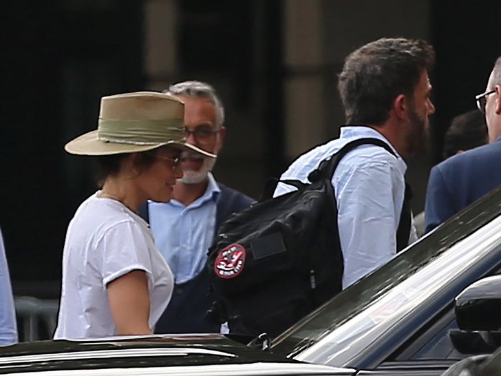 Jennifer Lopez and Ben Affleck Visit Paris after Las Vegas Wedding