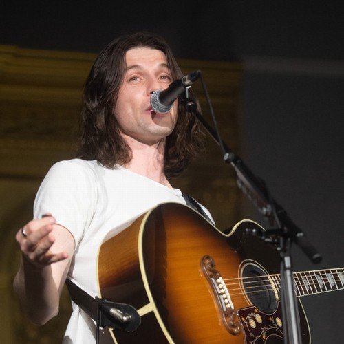 'This is gonna rattle some feathers': James Bay talks his ever-changing looks - Music News