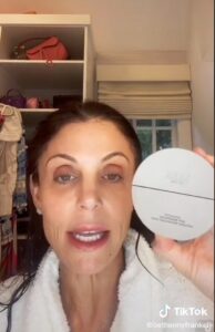 Bethenny Frankel is being praised for sharing an honest review of SKKN