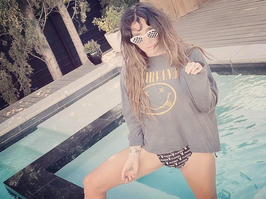Kesha chills poolside