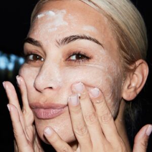 Kim Kardashian shows her real skin in a close-up photo