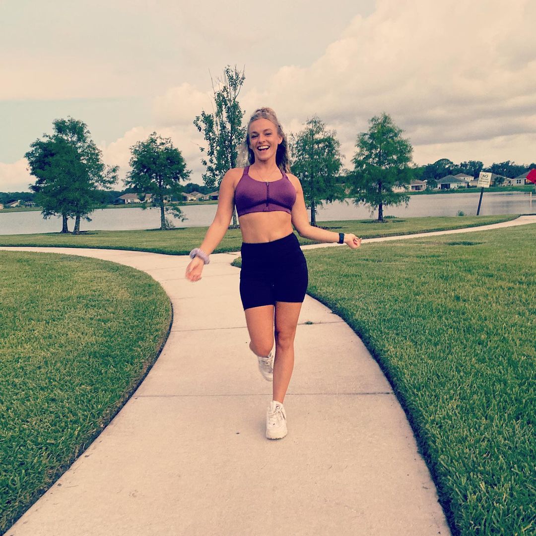 Teen Mom Mackenzie Mckee Flaunts Her Tiny Frame In Sports Bra And