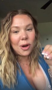 Kailyn Lowry showed off her cleavage in a plunging top amid rumors she's pregnant