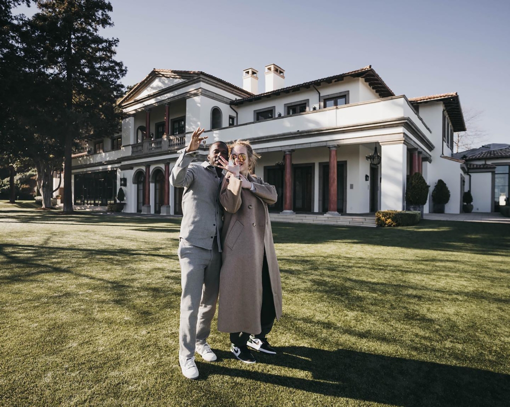 In this photo, Adele revealed that her and her boyfriend of several years, Rich Paul, have moved in together at the home. 