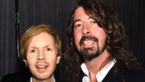 Dave Grohl Joins Beck for Cover of "Summer Breeze"