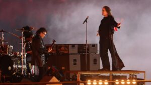 Ozzy Osbourne and Tony Iommi Perform "Paranoid" at Commonwealth Games