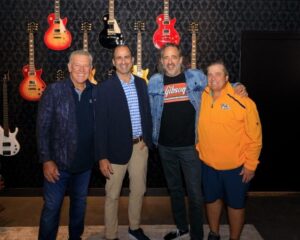 RUSH's ALEX LIFESON And GIBSON Donate Funds To Children's Hospital
