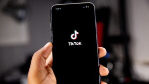 What does ALR mean on TikTok?
