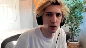 xQc disgusts Twitch viewers again by showing his messy room