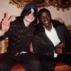 Pals Michael Jackson and Akon smile as they pose for a pic