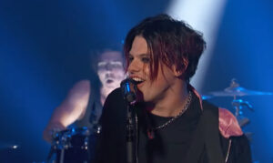 Watch YUNGBLUD’s Vibrant Performance Of ‘Tissues’ On Jimmy Kimmel - News