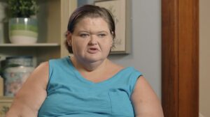 1,000-lb Sisters' Amy Slaton responded to a fan who accused the reality TV star of not applying sunscreen on her kids