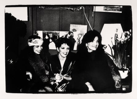 Bianca Jagger, Liza Minnelli and Jacqueline Onassis in Liza’s dressing room, New York