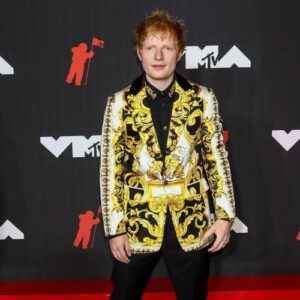 Ed Sheeran covers 90s classics at surprise O Beach Ibiza appearance - Music News